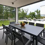 Вилла Luxury Cloer, - Sauna,steam Room, 2 Jacuzzis Ядраново
