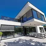 Luxury Cloer, - Sauna,steam Room, 2 Jacuzzis * Ядраново