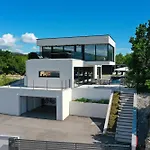 Luxury Cloer, - Sauna,steam Room, 2 Jacuzzis Вилла