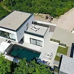 Luxury Cloer, - Sauna,steam Room, 2 Jacuzzis Вилла Ядраново