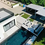 Вилла Luxury Cloer, - Sauna,steam Room, 2 Jacuzzis Ядраново