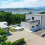 Luxury Cloer, - Sauna,steam Room, 2 Jacuzzis * Ядраново