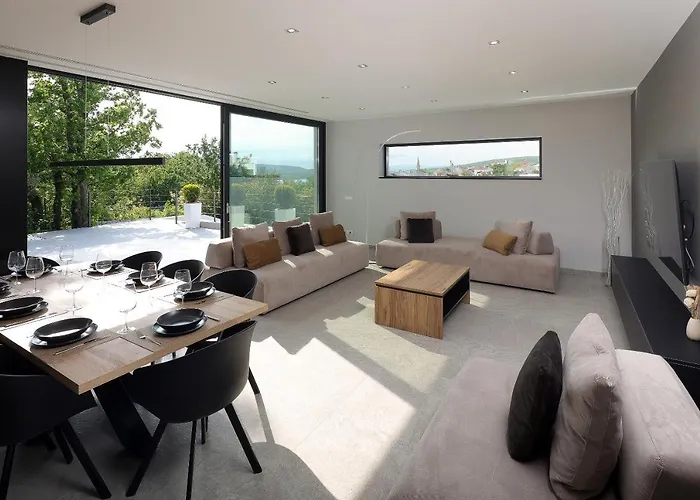Luxury Cloer, - Sauna,steam Room, 2 Jacuzzis