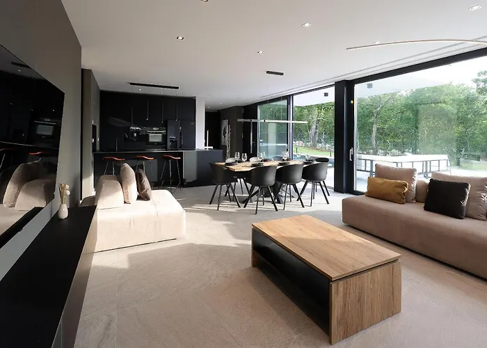 Luxury Cloer, - Sauna,steam Room, 2 Jacuzzis