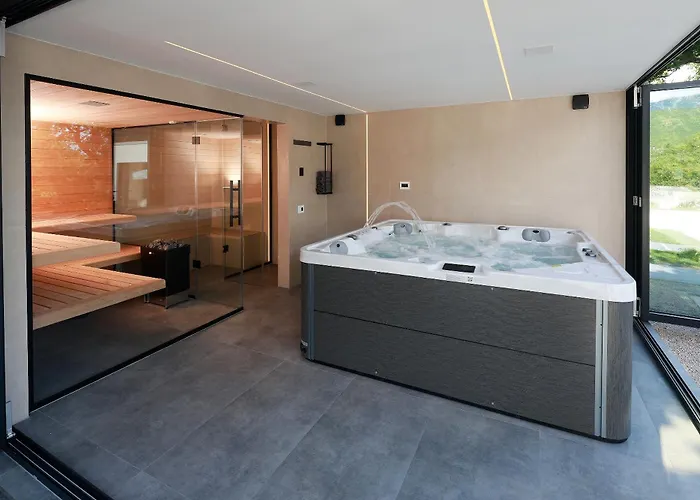 Luxury Cloer, - Sauna,steam Room, 2 Jacuzzis * ヤドラニヴォ