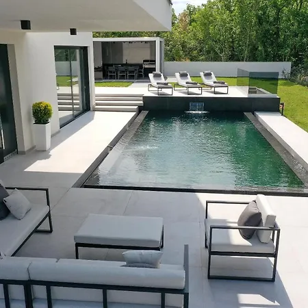 Luxury Cloer, - Sauna,steam Room, 2 Jacuzzis Villa