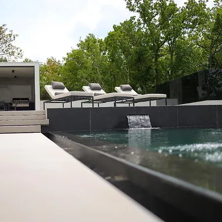 Luxury Cloer, - Sauna,steam Room, 2 Jacuzzis *