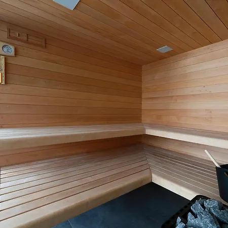 Luxury Cloer, - Sauna,steam Room, 2 Jacuzzis *