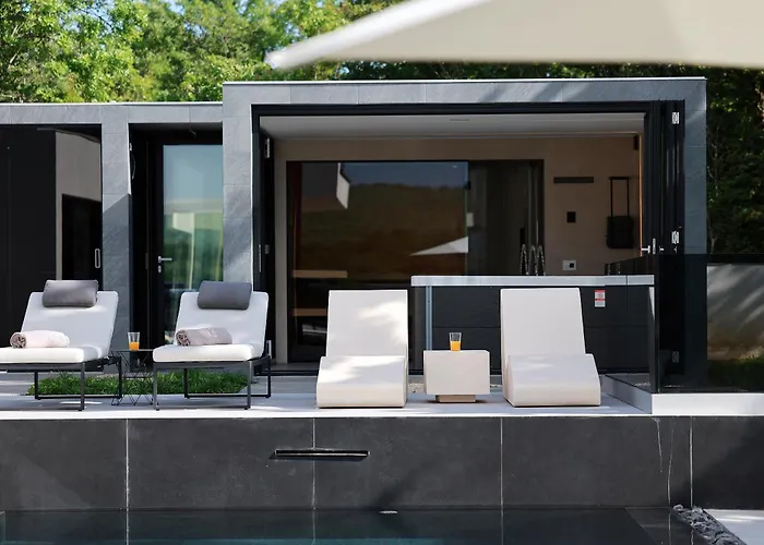 Luxury Cloer, - Sauna,steam Room, 2 Jacuzzis Villa *